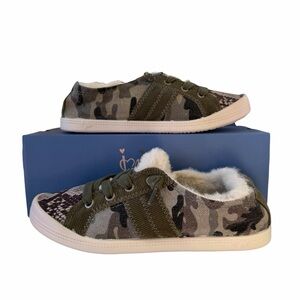 Jellypop Parish Camo Faux Fur Lined Sneakers Snakeskin Print Cozy Winter Casual